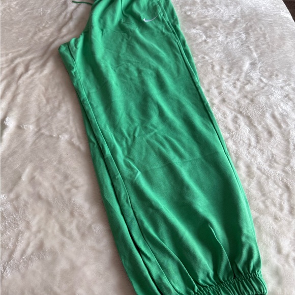 Nike Mint Green Athletic Set - Picture 7 of 9